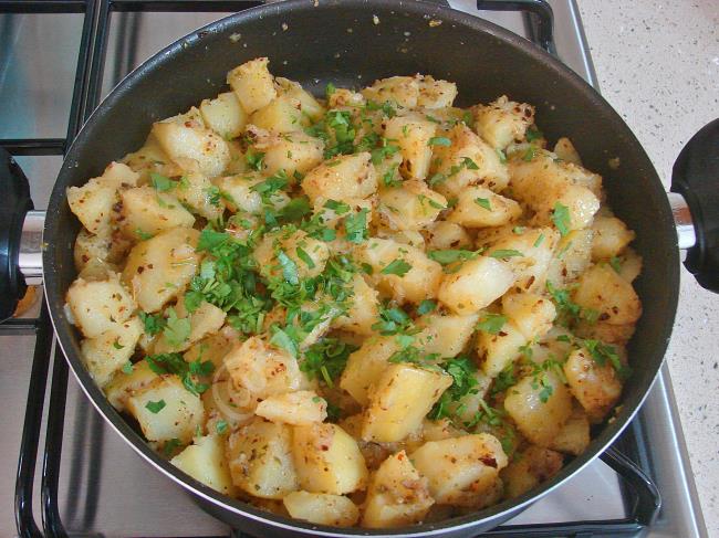 kahvaltilik tereyagli patates kavurmasi resimli yemek tarifi(7)